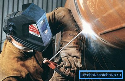 Manuelles Lichtbogenschweißen. Manuelles Lichtbogenschweißen.