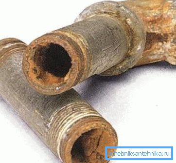Rost korrodiert Rohre Rost korrodiert Rohre