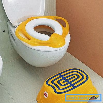 Mit solchen Verbesserungen ist es für das Kind bequem und sicher, die Toilette zu besuchen. Mit solchen Verbesserungen ist es für das Kind bequem und sicher, die Toilette zu besuchen.