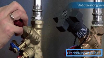 Selbstausgleichende Heizung mit Wasserhähnen Selbstausgleichende Heizung mit Wasserhähnen