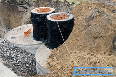 1138 Selbstgemachte Klärgrube aus Betonringen