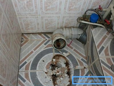 3968 Badezimmer nach dem Abbau der Toilette