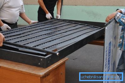 Montage eines Verteilers aus Rohren Montage eines Verteilers aus Rohren