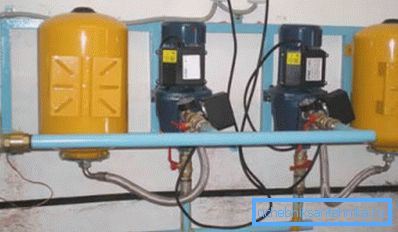Doppelpumpen werden in Hütten und in Räumen mit hohem Wasserverbrauch eingesetzt. Doppelpumpen werden in Hütten und in Räumen mit hohem Wasserverbrauch eingesetzt.