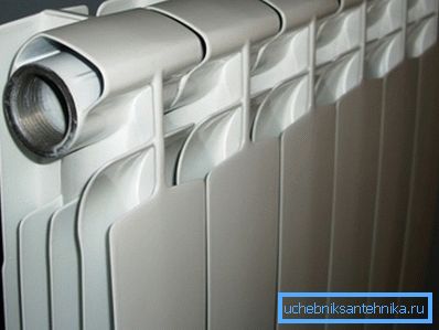 Abschnittsheizkörper aus Aluminiumlegierung. Abschnittsheizkörper aus Aluminiumlegierung.