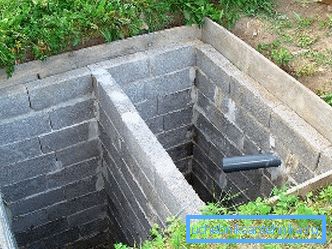 Betonblock-Klärgrube