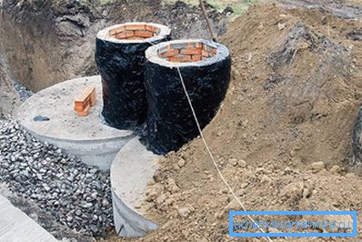 1135 Septischer Tank aus zwei Betonkonstruktionen