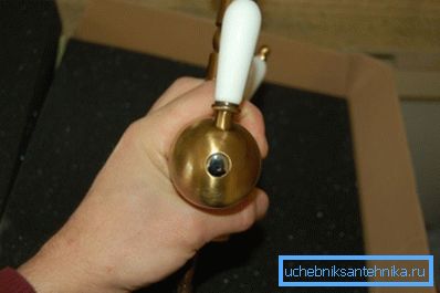 Korkschalter befinden sich jetzt in stilisierten Retro-Sanitärkeramik. Korkschalter befinden sich jetzt in stilisierten Retro-Sanitärkeramik.
