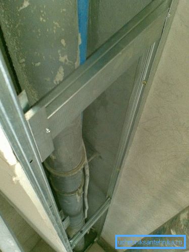 Die Stufe zwischen den Querstreben sollte 60 cm nicht überschreiten Die Stufe zwischen den Querstreben sollte 60 cm nicht überschreiten