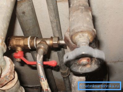 Der Kugelhahn passt nicht nur perfekt in das neue, sondern auch in das alte Sanitärsystem Der Kugelhahn passt nicht nur perfekt in das neue, sondern auch in das alte Sanitärsystem