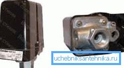 Der Einbau einer Bohrlochpumpe besteht aus einer Vielzahl von Anschlüssen, von denen die Qualität des Gesamtsystems maßgeblich abhängt Der Einbau einer Bohrlochpumpe besteht aus einer Vielzahl von Anschlüssen, von denen die Qualität des Gesamtsystems maßgeblich abhängt