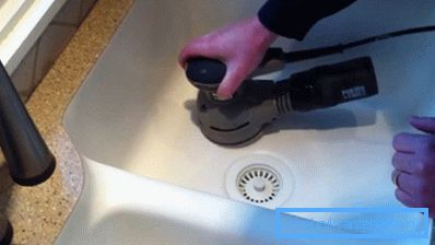 Schleifen der Unterseite der Acrylschale