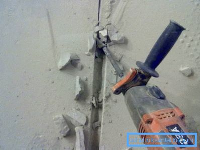 Strobleniye unter Rohren - arbeitsintensiver Prozess Strobleniye unter Rohren - arbeitsintensiver Prozess