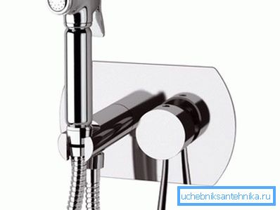 Versteckte hygienische Duschen benötigen wenig Platz. Dieser Faktor ist in städtischen Bädern von grundlegender Bedeutung, deren Fläche stark eingeschränkt ist Versteckte hygienische Duschen benötigen wenig Platz. Dieser Faktor ist in städtischen Bädern von grundlegender Bedeutung, deren Fläche stark eingeschränkt ist