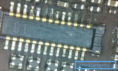 Spuren von Korrosion auf den iPhone-Chips Spuren von Korrosion auf den iPhone-Chips