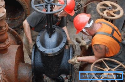 Die Ableitung von Wasser aus zentralen Netzen ist eine jährliche Pflichtveranstaltung. Die Ableitung von Wasser aus zentralen Netzen ist eine jährliche Pflichtveranstaltung.