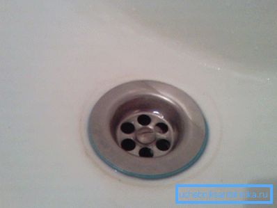 Ablaufloch in der Spüle. Ablaufloch in der Spüle.