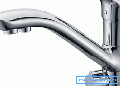 Zwei-in-Eins-Küchenarmatur liefert sowohl normales als auch gereinigtes Trinkwasser Zwei-in-Eins-Küchenarmatur liefert sowohl normales als auch gereinigtes Trinkwasser