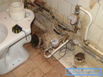 Schließen Sie nach dem Abnehmen der Toilette die Abwasserkappe Schließen Sie nach dem Abnehmen der Toilette die Abwasserkappe