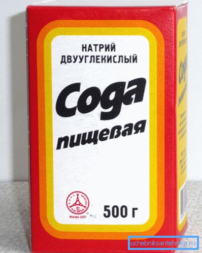Soda ist einer der Bestandteile einer hausgemachten Lösung, die Schimmelspuren entfernt. Soda ist einer der Bestandteile einer hausgemachten Lösung, die Schimmelspuren entfernt.