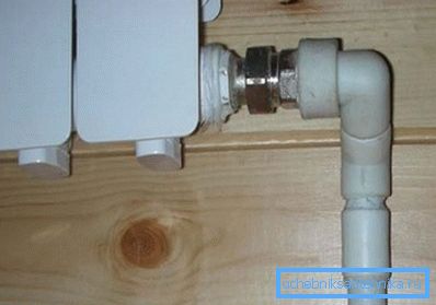 Verbindung eines Polymerrohrs mit einem Kühler Verbindung eines Polymerrohrs mit einem Kühler