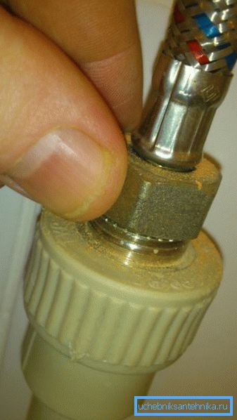 Verbindungsschläuche mit Sanitär Verbindungsschläuche mit Sanitär