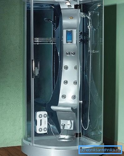 Moderne Dusche mit Hydromassage. Moderne Dusche mit Hydromassage.