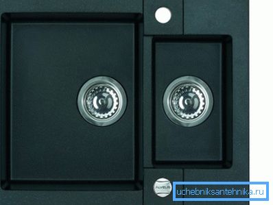 Moderne Kopfspüle mit Abmessungen 60x80. Moderne Kopfspüle mit Abmessungen 60x80.