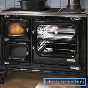 Moderne Gusseisenheizung und Kocheinheit.