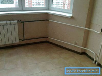 Moderner Heizungsheizkörper innerhalb einer Wohnwohnung. Moderner Heizungsheizkörper innerhalb einer Wohnwohnung.
