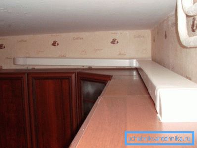Verstecken Sie das Design auf dem Schrank. Verstecken Sie das Design auf dem Schrank.