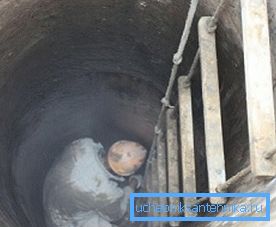 Sie müssen die Treppe oder eine spezielle Winde hinuntergehen Sie müssen die Treppe oder eine spezielle Winde hinuntergehen