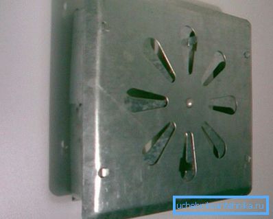 Grill aus verzinktem Stahl Grill aus verzinktem Stahl