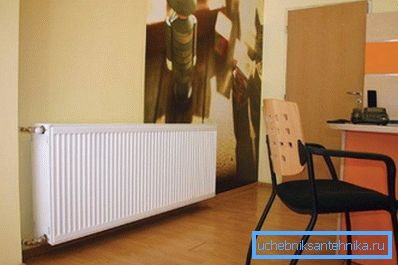 Stahlheizkörper im Innenraum Stahlheizkörper im Innenraum