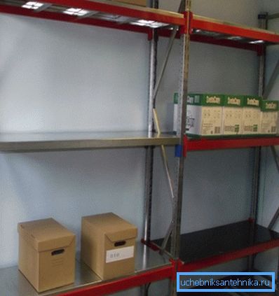 Regale werden sowohl zu Hause als auch in Industrieanlagen verwendet - dies liegt an der erhöhten Festigkeit und Zweckmäßigkeit des Produkts. Regale werden sowohl zu Hause als auch in Industrieanlagen verwendet - dies liegt an der erhöhten Festigkeit und Zweckmäßigkeit des Produkts.