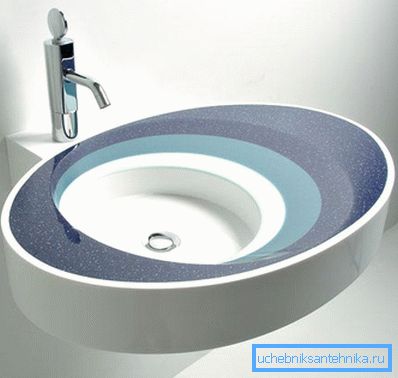 Stilvolles Waschbecken aus Kunststein. Stilvolles Waschbecken aus Kunststein.