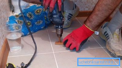 Bohren Sie Löcher besser mit einem speziellen Bohrer Bohren Sie Löcher besser mit einem speziellen Bohrer