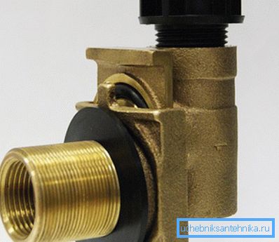 Daher sind Teile des Adapters getrennt. Daher sind Teile des Adapters getrennt.