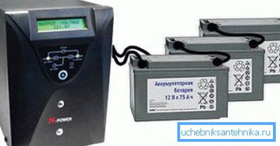Es sieht aus wie eine unterbrechungsfreie Stromversorgung mit Batterien Es sieht aus wie eine unterbrechungsfreie Stromversorgung mit Batterien