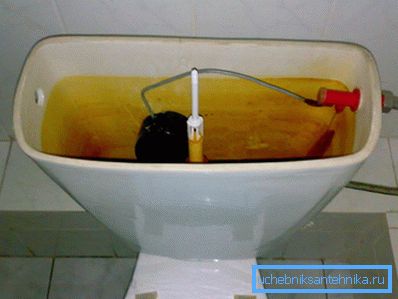 Es sieht aus wie Kalkstein an der Wand der Toilettenschüssel Es sieht aus wie Kalkstein an der Wand der Toilettenschüssel