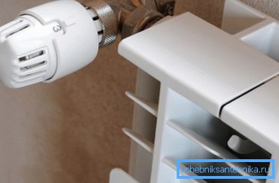 Der Thermostatkopf hält automatisch eine konstante Temperatur im Raum aufrecht.