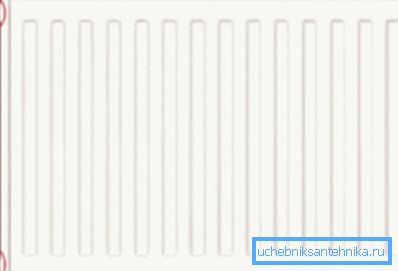 Dünne Batterie bündig mit Fensterbankrand Dünne Batterie bündig mit Fensterbankrand