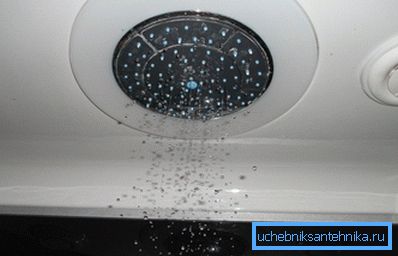 Regendusche in einer geräumigen Box 170 170 cm Regendusche in einer geräumigen Box 170 170 cm