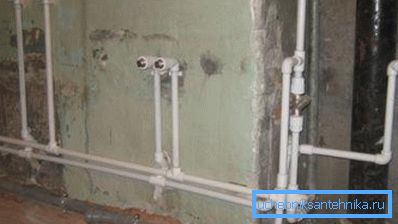 Rohre dieser Größe werden meistens zur Verteilung von Wasser in einer Wohnung oder einem kleinen Häuschen verwendet. Rohre dieser Größe werden meistens zur Verteilung von Wasser in einer Wohnung oder einem kleinen Häuschen verwendet.