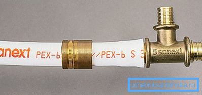 Rohre aus dem genähten Polyethylen zum Heizen und zur Wasserversorgung. Rohre aus dem genähten Polyethylen zum Heizen und zur Wasserversorgung.