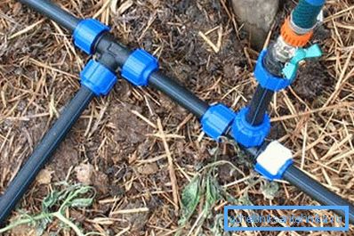 PVC-Rohre für Sanitärinstallationen auf dem Land sind am besten geeignet, ihr Gewicht ist gering und sie haben keine Angst vor Feuchtigkeit PVC-Rohre für Sanitärinstallationen auf dem Land sind am besten geeignet, ihr Gewicht ist gering und sie haben keine Angst vor Feuchtigkeit
