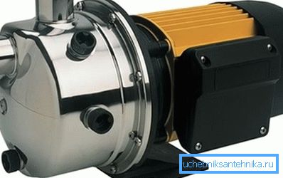 Selbstansaugende Kreiselpumpe mit eingebautem Ejektor. Selbstansaugende Kreiselpumpe mit eingebautem Ejektor.