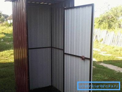 Toilettenkabine und Kloake