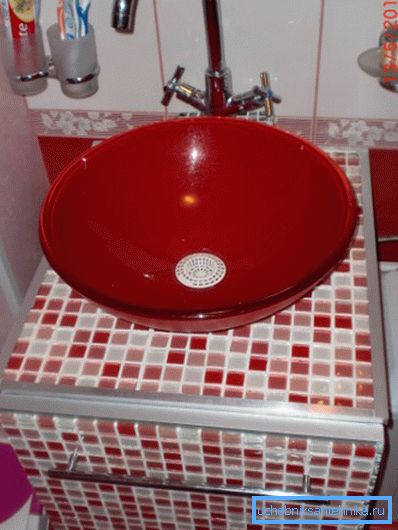 Nachttisch unter der Spüle im Badezimmer mit eigenen Händen an individuellen Parametern Nachttisch unter der Spüle im Badezimmer mit eigenen Händen an individuellen Parametern