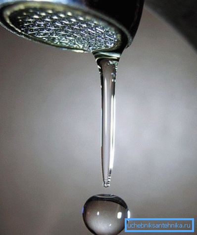 Tausende von Tropfen wirken sich jeden Tag negativ auf die Wasserrechnung aus. Tausende von Tropfen wirken sich jeden Tag negativ auf die Wasserrechnung aus.